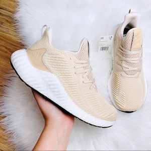Adidas Alphaboost Linen pale nude